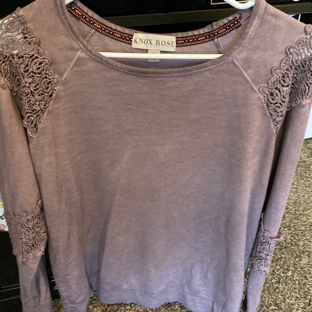 Knox Rose size L mauve/light purple with stitching on shoulder & arms top.